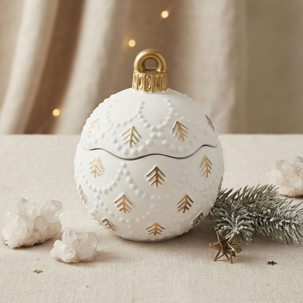 Bougie boule Izzmeo motif Sapins, finition doré